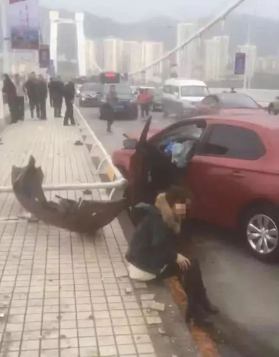 车祸现场悲剧瞬间，社会警醒的警钟再次敲响