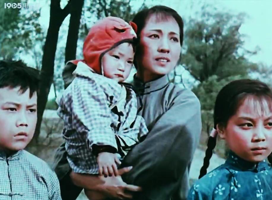 小小光芒，大大梦想，童星励志之旅的自信与成就感闪耀每一步