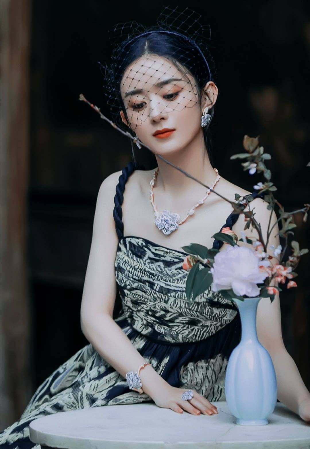 赵丽颖绝美美图大放送，每一帧尽显艺术之美！